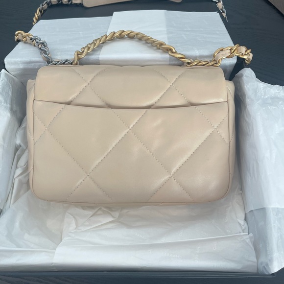 *SOLD* NIB w/Tags, Chanel Medium 19 Shoulder Bag - Picture 5 of 7